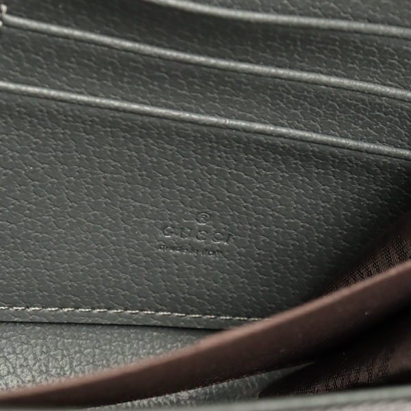 グッチ財布コピー着用イメージ